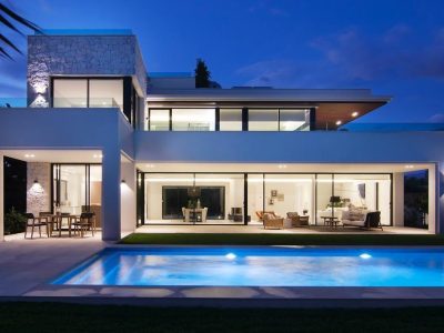 Modern Beachside Villa for Sale in New Golden Mile, Marbella